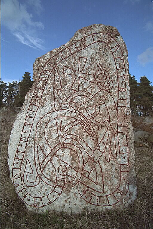 Runes written on runsten, röd granit med vitfläckigt ytskikt. Date: V